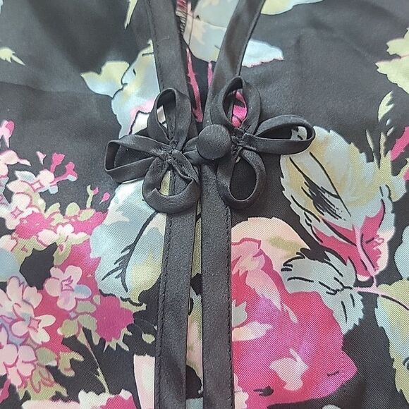 PJ set. Size S. Floral 100% polyester silk feel. - Picture 7 of 7